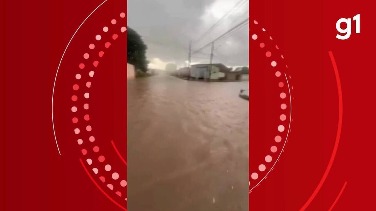 Gua Toma Conta De Ruas E Motorista Fica Ilhado Ap S Chuva Forte Em Mg