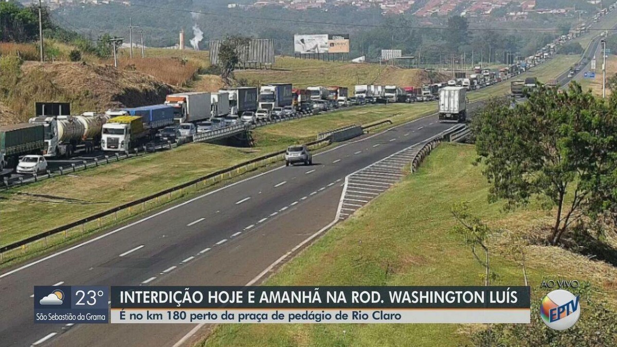 Rodovia Washington Luís é parcialmente interditada em Rio Claro para