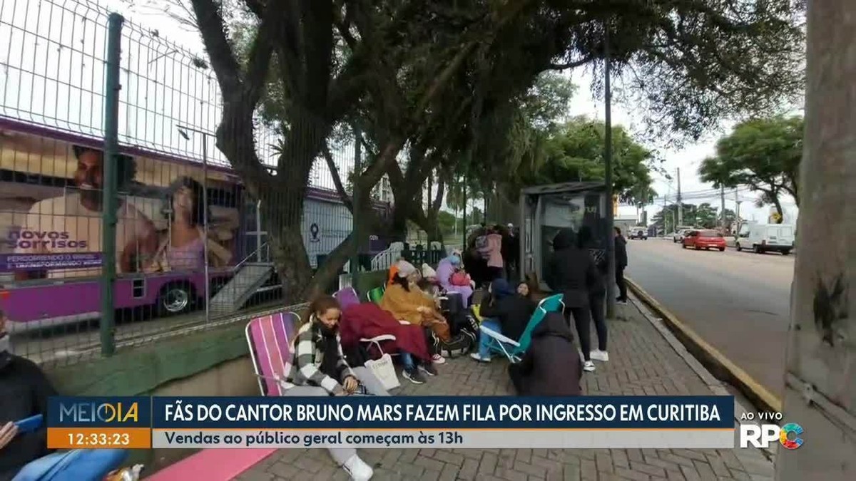 Fãs de Bruno Mars acampam em busca de ingressos para show do cantor em