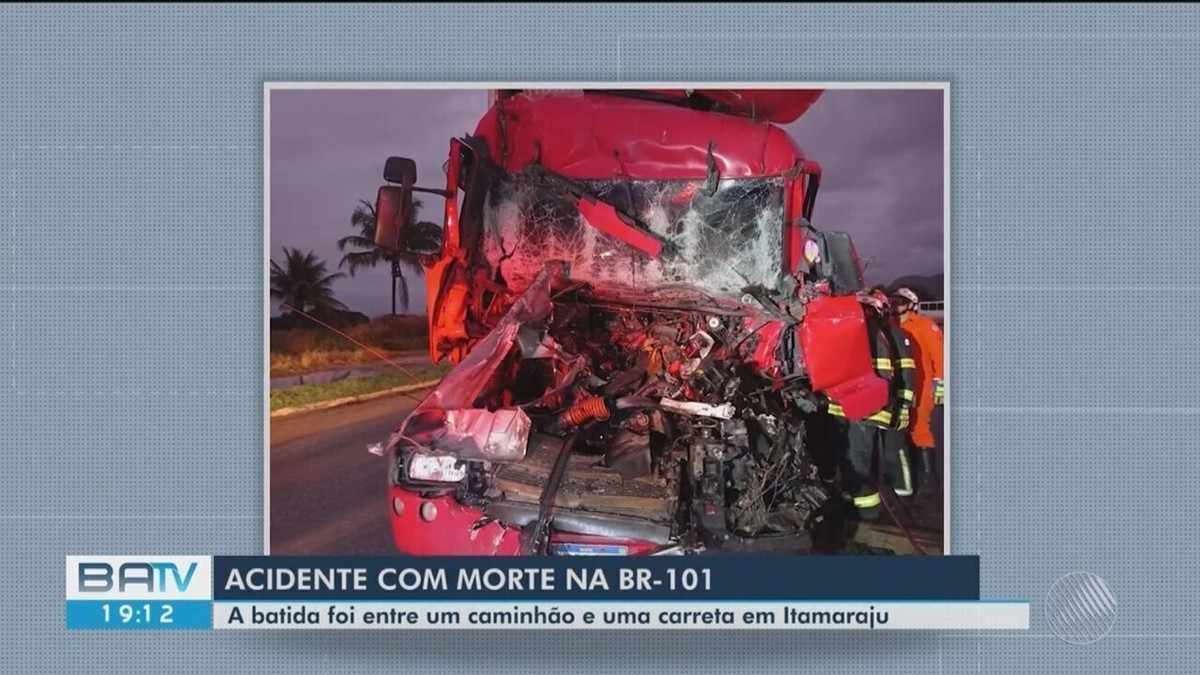 Acidente entre carreta e caminhão deixa uma pessoa morta na BR 101 no