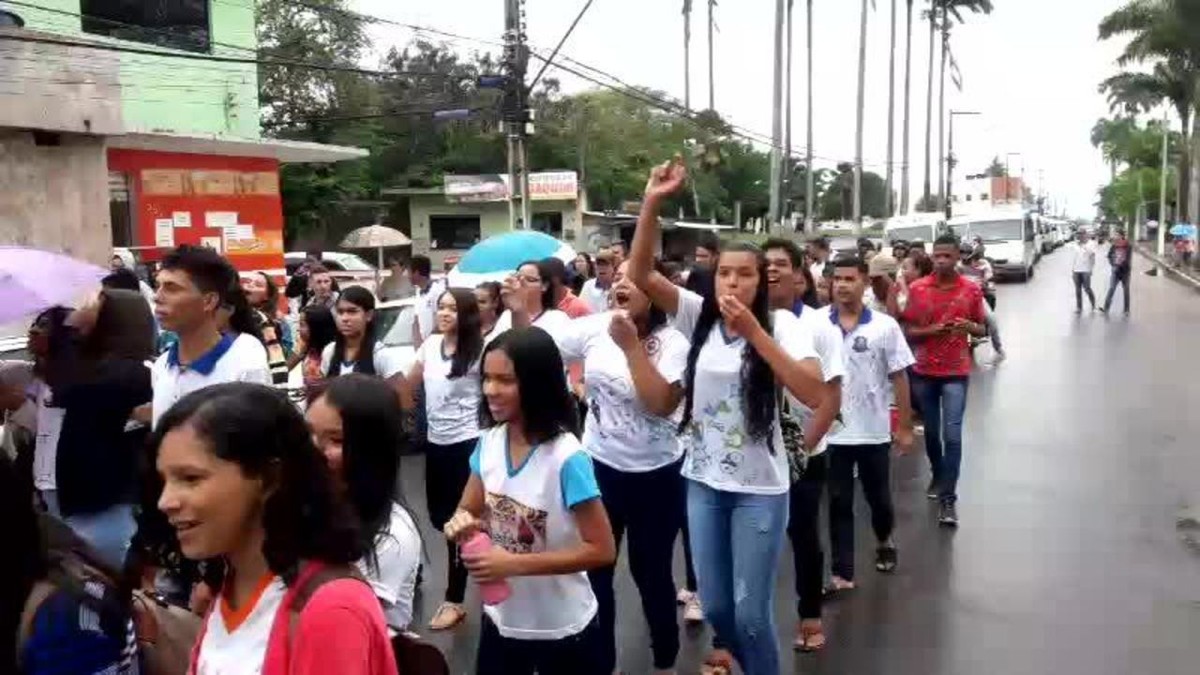 Estudantes E Motoristas De Transporte Escolar Protestam Em Palmeira Dos