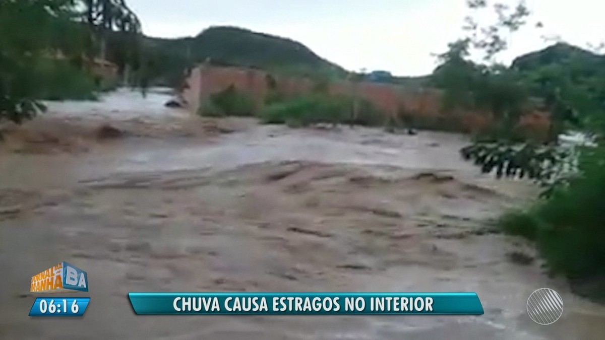 Chuva Causa Estragos No Interior Da Ba V Deo Mostra Muro Sendo