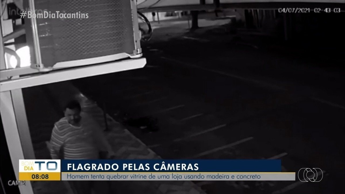 Homem Preso Ap S Ser Flagrado Tentando Quebrar Vitrine De Loja Em