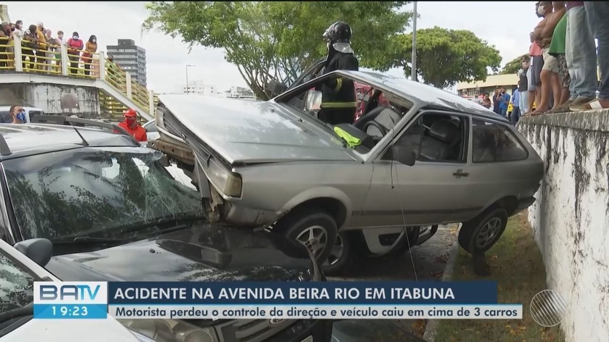 Quatro pessoas morrem e uma fica ferida após motorista perder controle