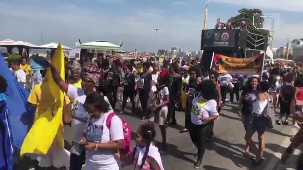 Marcha das Mulheres Negras leva milhares de pessoas à orla de