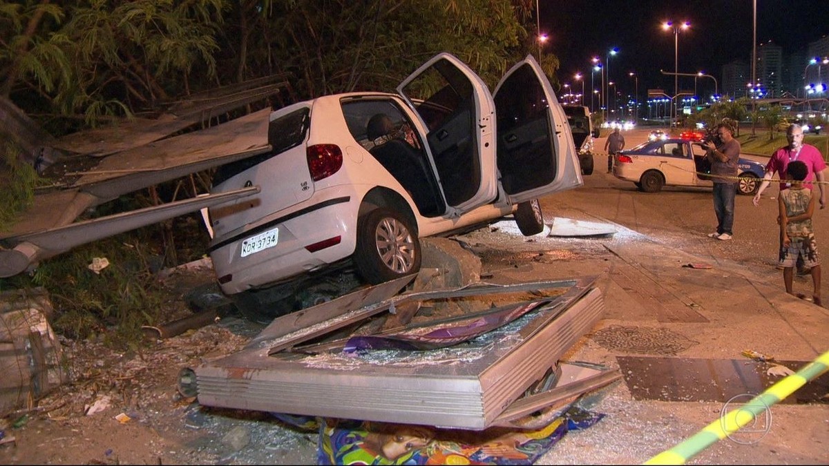 Motorista fura blitz atropela e mata vítima em ponto de ônibus no