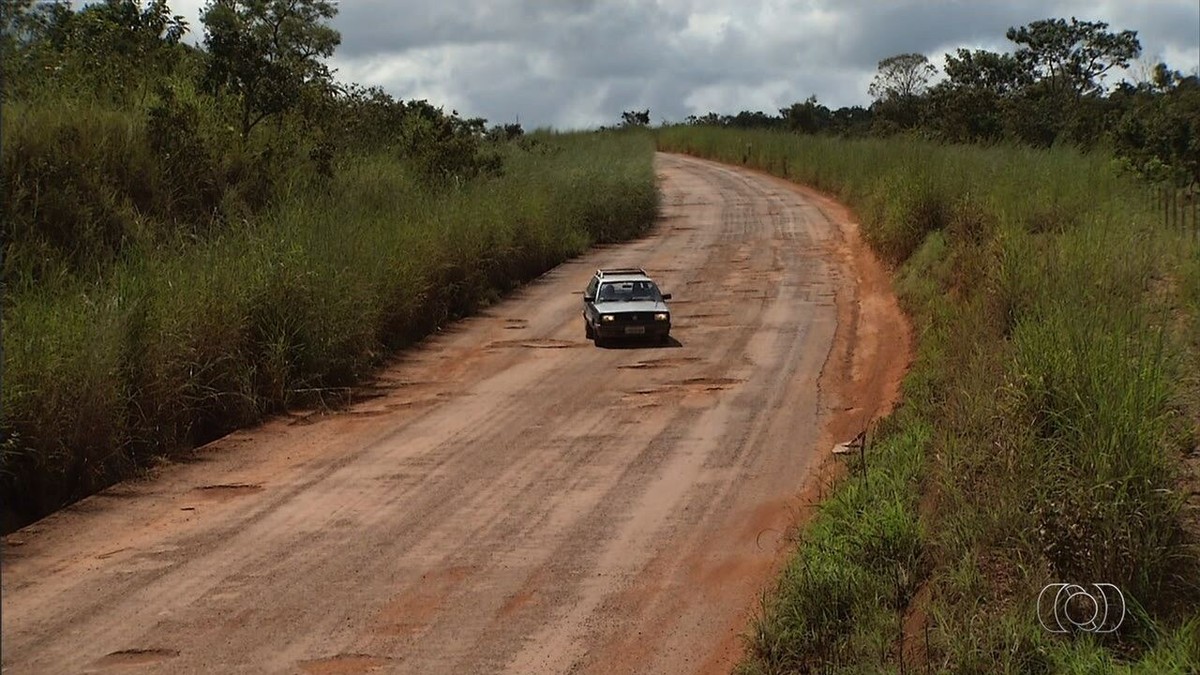 Produtores Rurais Se Unem Para Tapar Os Buracos Da GO 010 Em