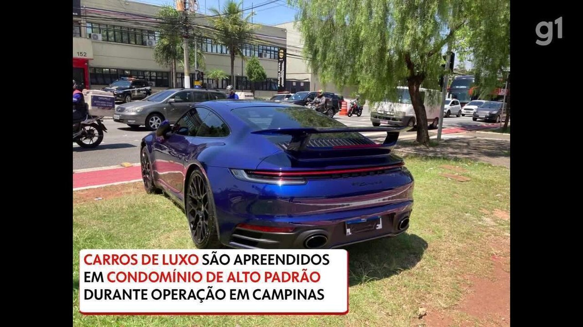 Carros de luxo são apreendidos em condomínio de alto padrão durante