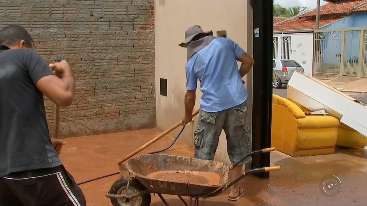 Moradores do distrito de Tanabi ficam ilhados após cratera se abrir