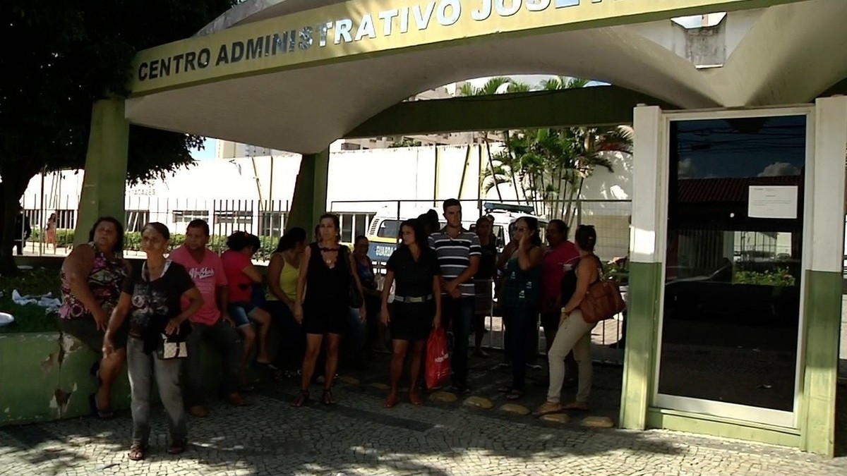 Marisqueiras E Pescadores Protestam Em Frente Prefeitura De Campos