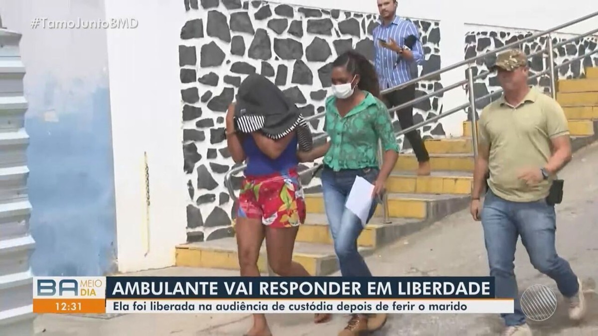 Ambulante Suspeita De Atingir Companheiro Golpe De Faca Em Salvador