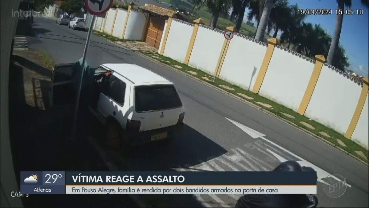 VÍDEO Família é assaltada à mão armada na porta de casa em Pouso