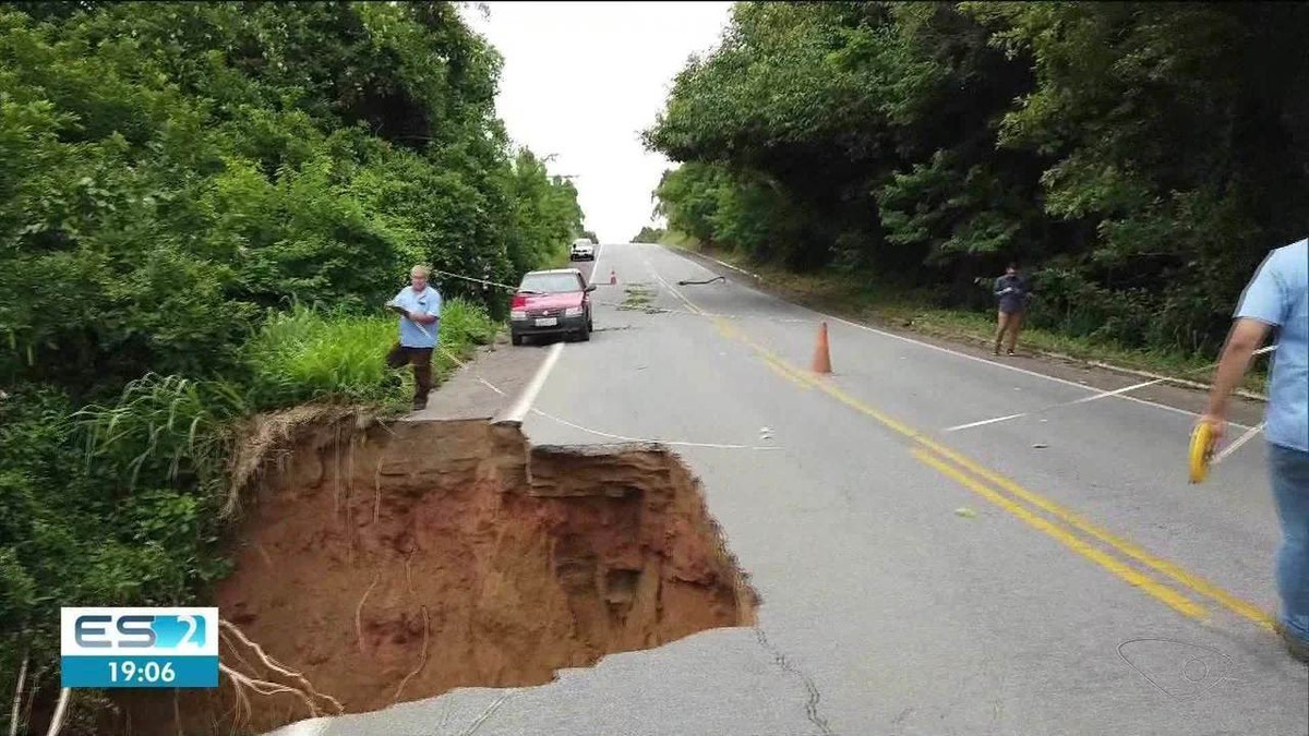 Chuva Abre Cratera E Deixa Rodovia Interditada Em Aracruz Es