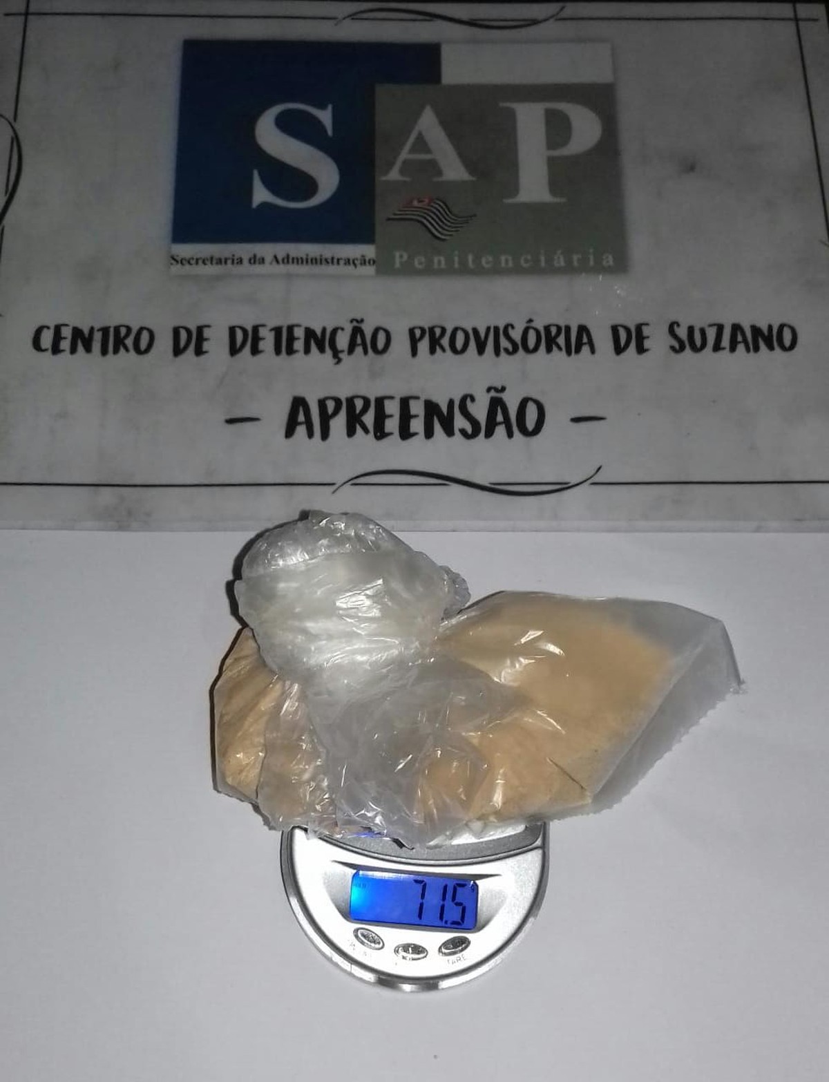Mulher é presa após ser flagrada tentando entrar drogas na vagina