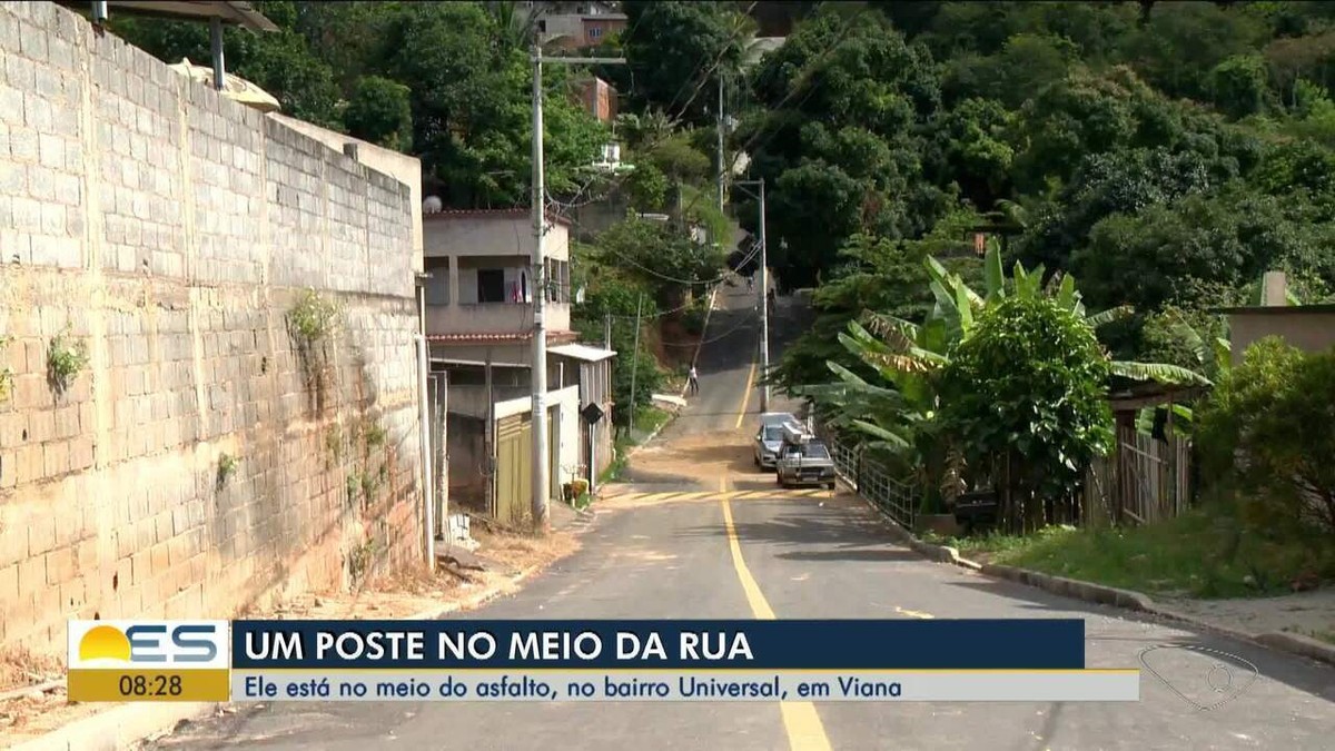 Hist Ria Se Repete Poste Fica No Meio Da Rua Ap S Obra No Es