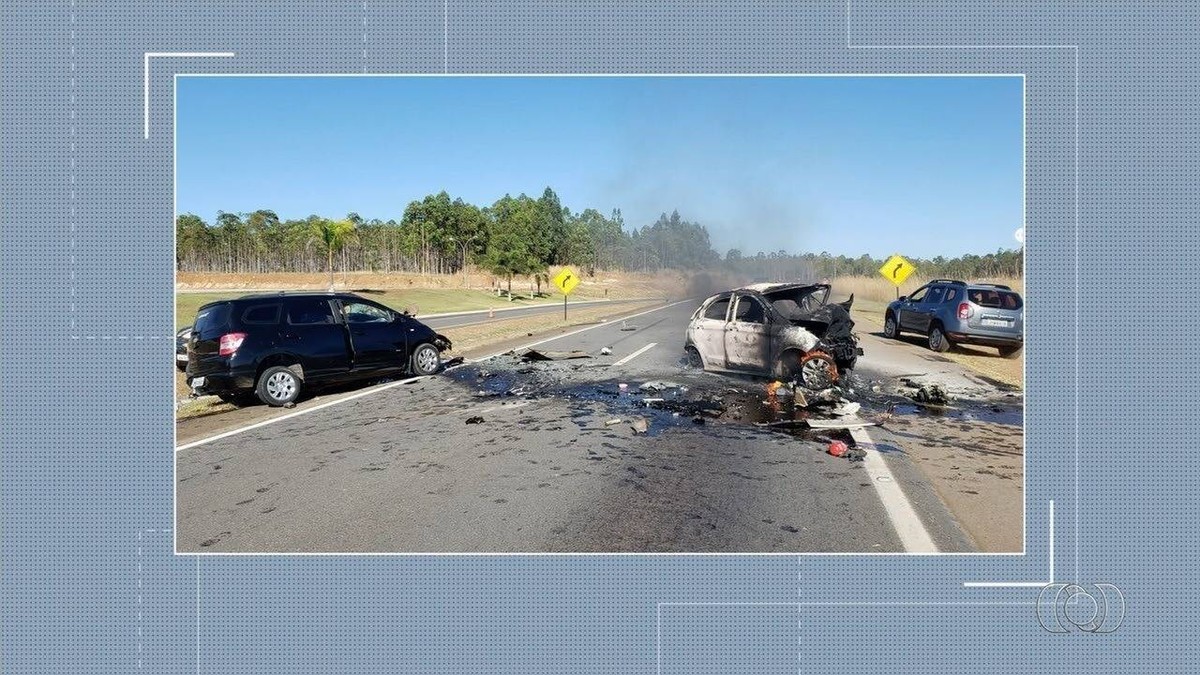 Acidente Envolvendo Carro Na Contram O E Outro Que Seguia Para Show