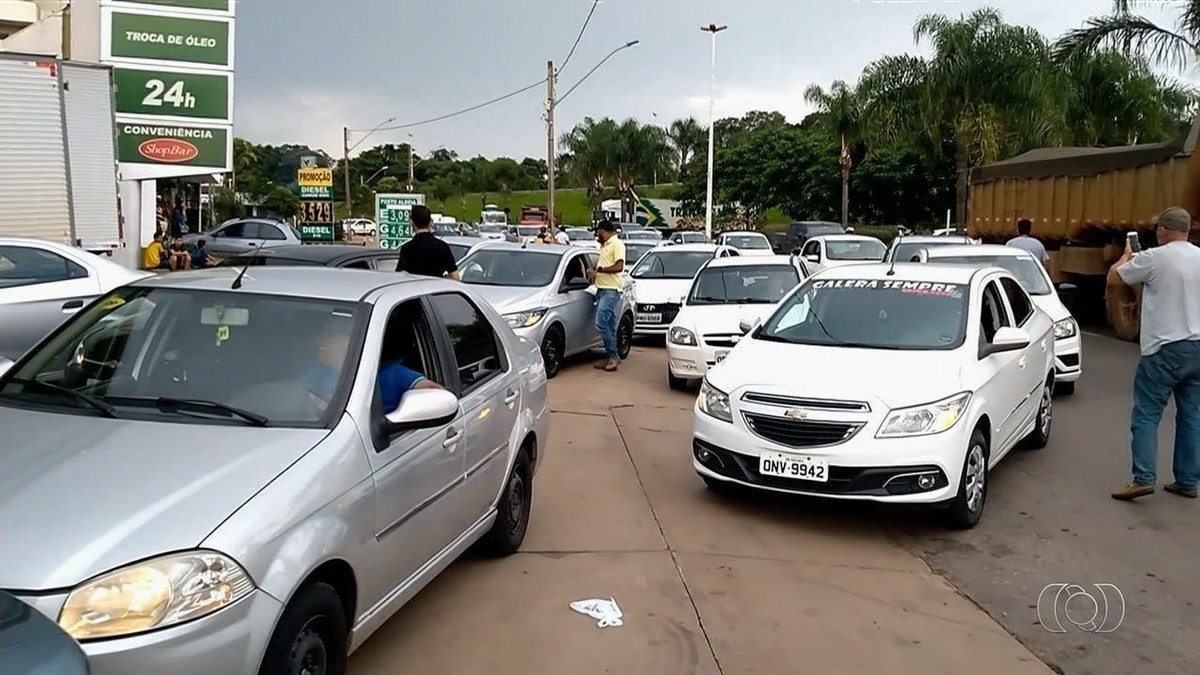 Motoristas Protestam Contra Aumento Do Etanol E Fazem Fila Para