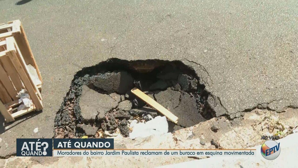 Buraco Engole Rodas De Ve Culos Em Ribeir O Preto Sp E Moradores