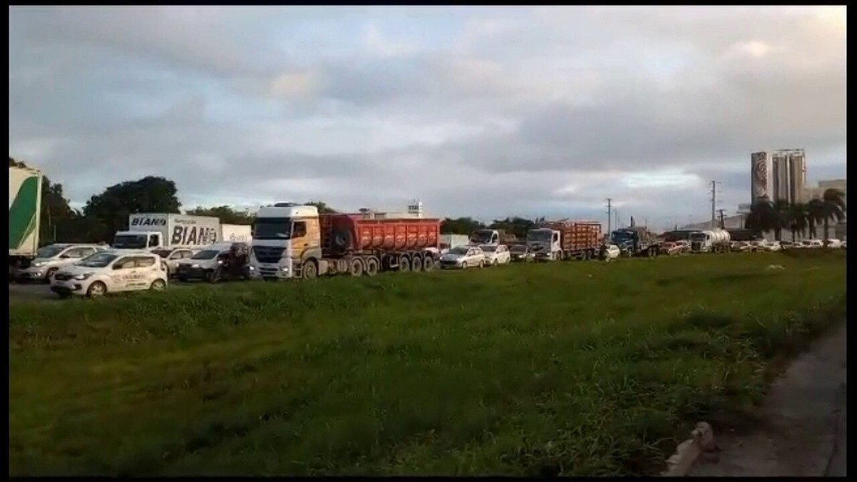 Acidente Entre Moto E Carreta Interdita Viaduto De Prazeres E Deixa