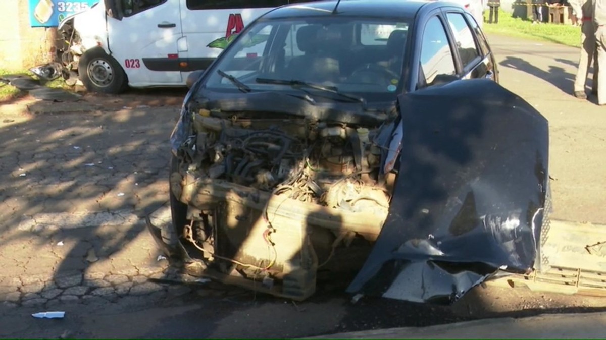 Acidente Entre Carro E Van Mata Pedestre Em Ponta Grossa Campos