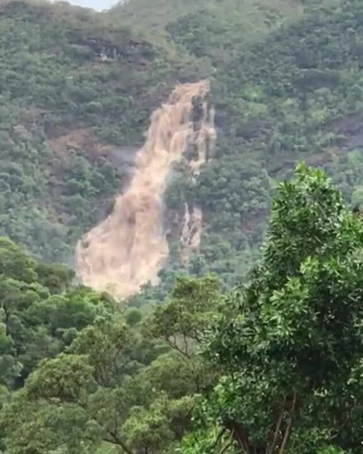 Temporal atinge área de mineradora e enxurrada provoca incidentes em