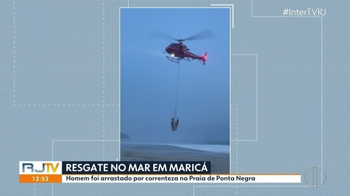 Turista de Brasília é resgatado de helicóptero em praia de Maricá no