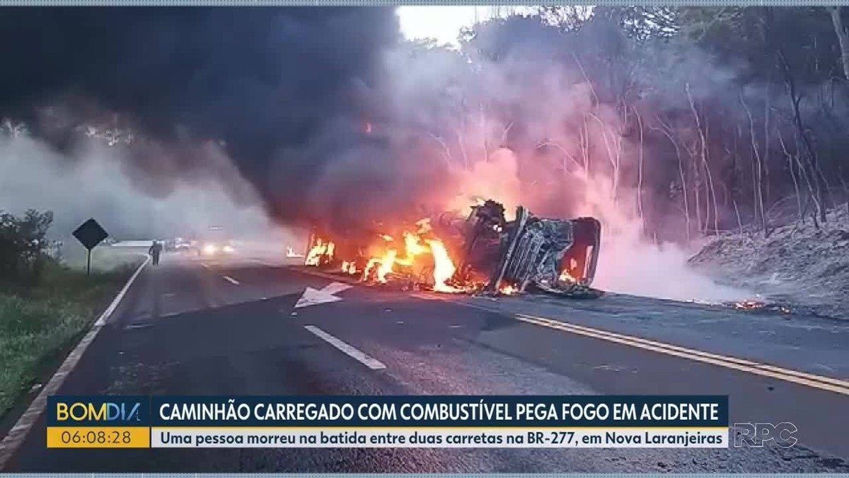 Caminhão carregado combustível pega fogo e uma pessoa morre em