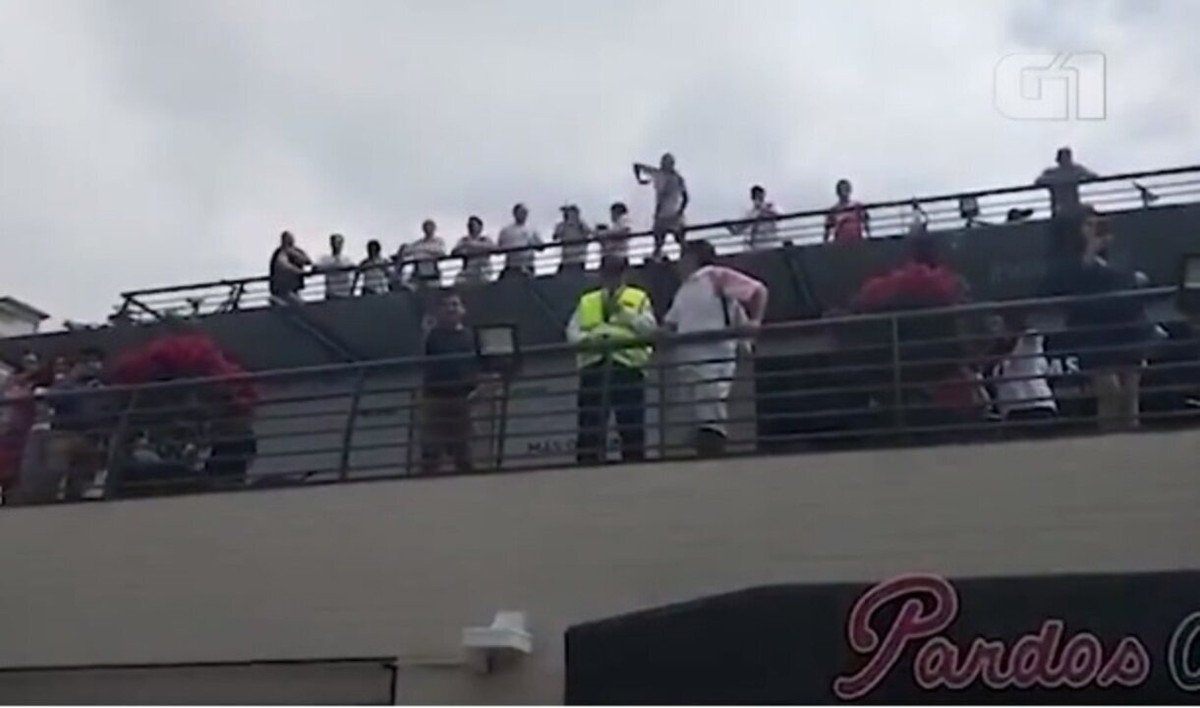 Torcedores Do River Plate Imitam Macacos Para Flamenguistas Em Lima