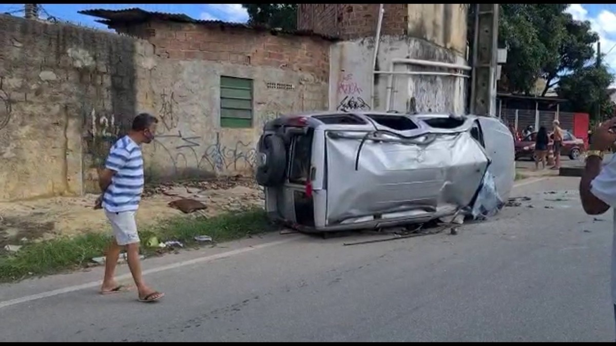 Motorista Morre E Quatro Pessoas Ficam Feridas Ap S Carro Capotar Na Br