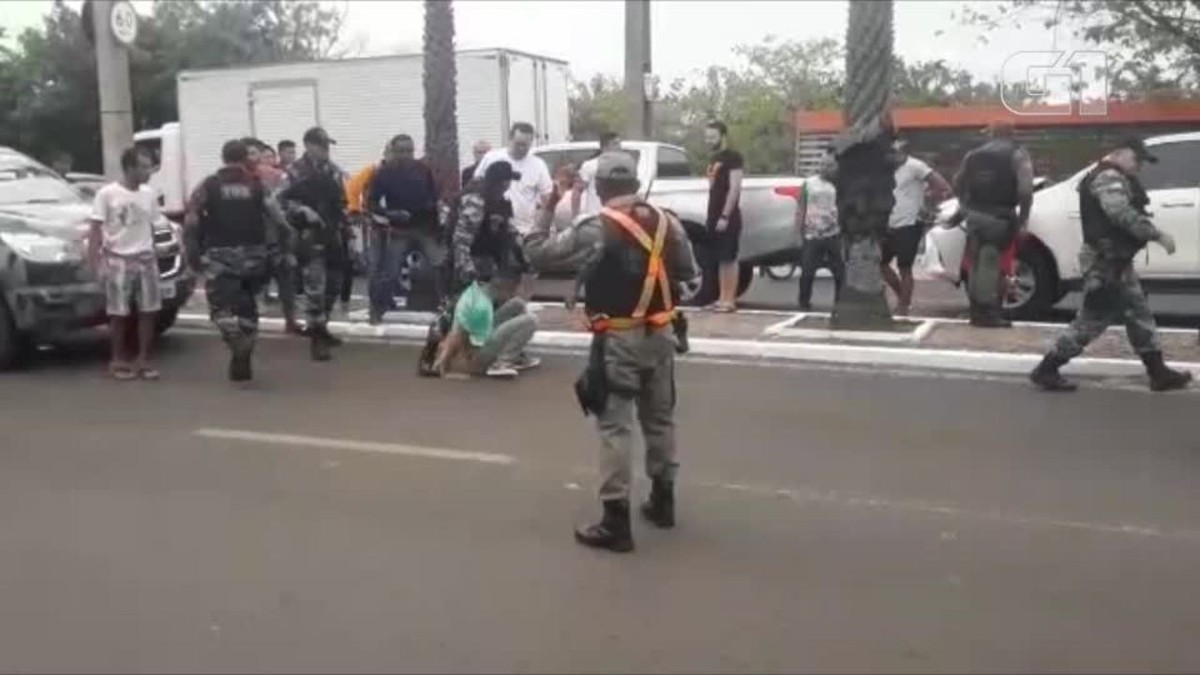 Dupla é presa após roubar carros fazer arrastão e causar dois