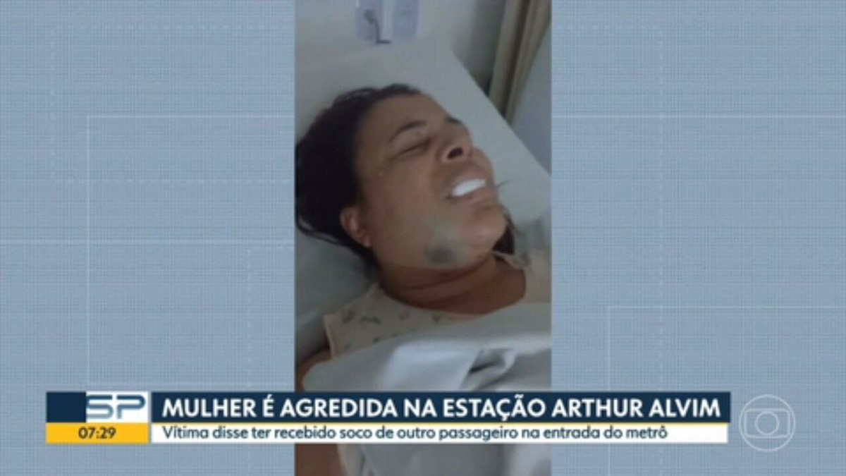 Mulher é agredida soco na boca por vendedor ambulante dentro de