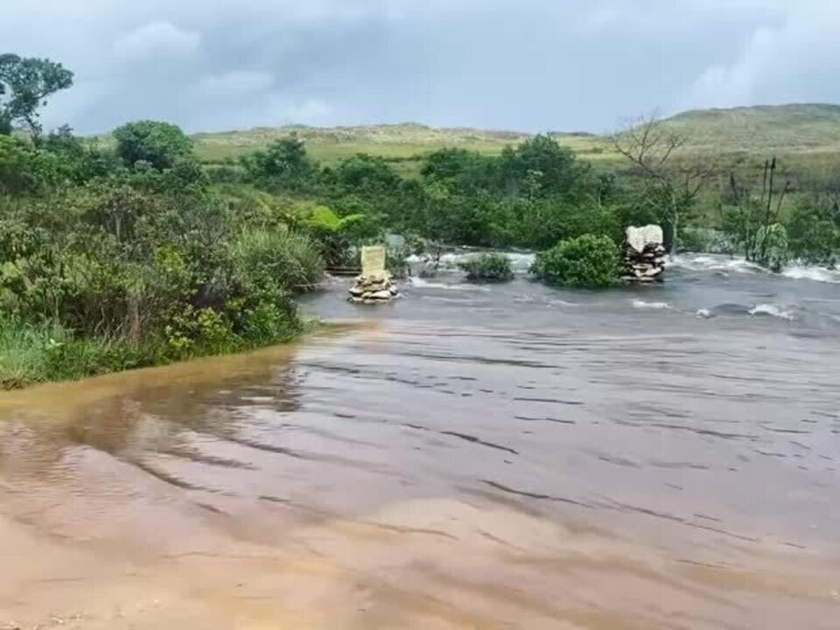 VÍDEO após chuvas nascente do Rio São Francisco transborda no Parque