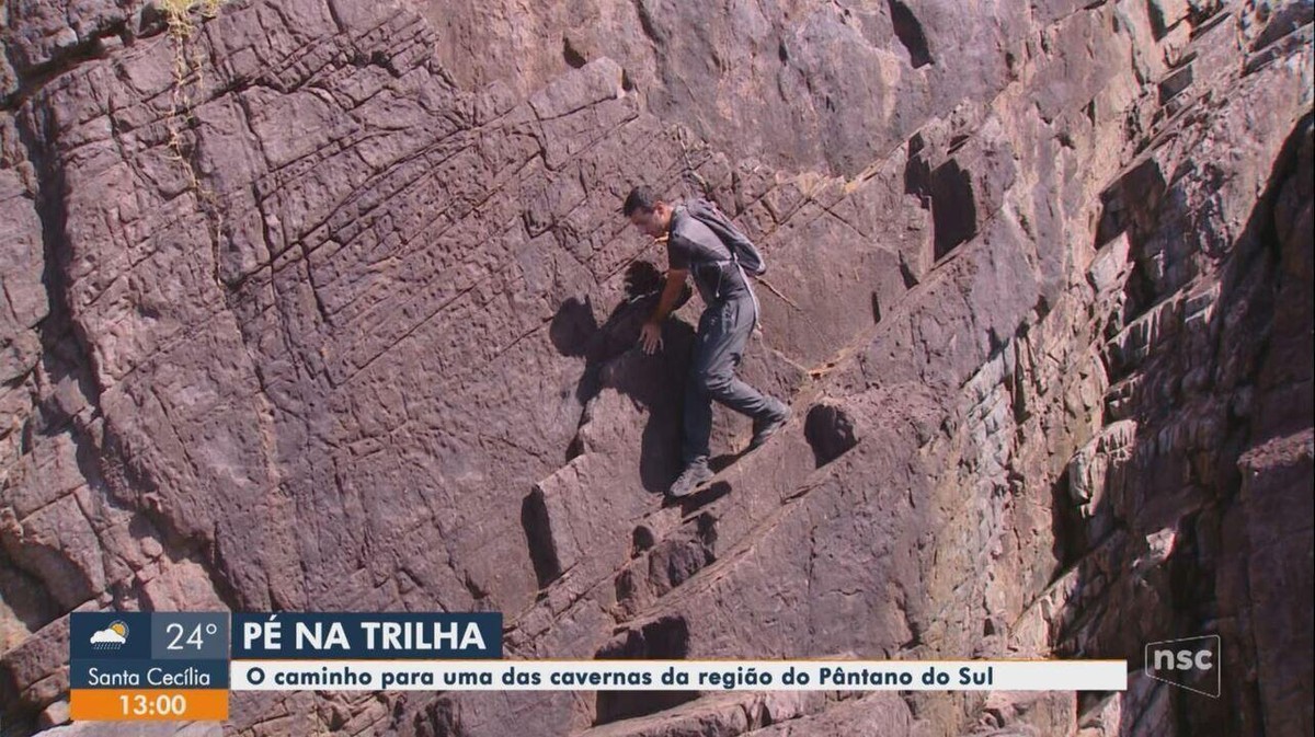 Trilha para caverna marinha do Pântano do Sul em Florianópolis reúne