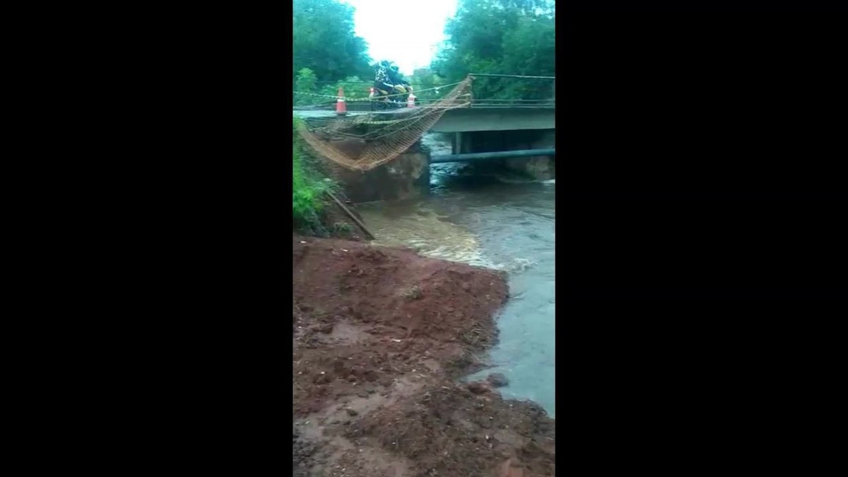 Chuva Causa Alagamentos E Deslizamento De Terra Em Ponta Grossa