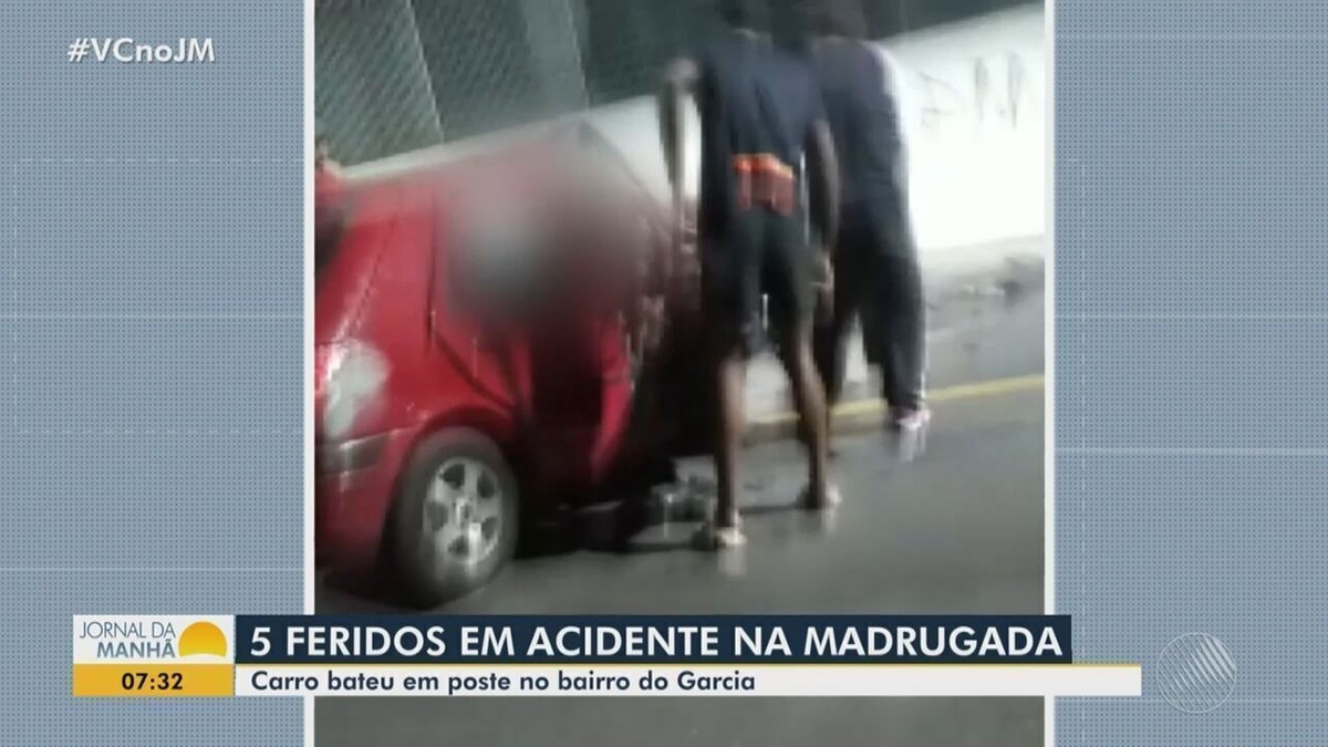 Batida De Carro Em Poste Deixa Cinco Feridos No Bairro Do Garcia Em