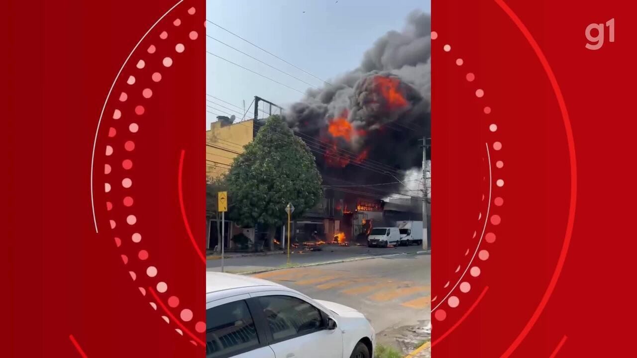 VÍDEO Incêndio de grandes proporções atinge prédio em Aparecida SP