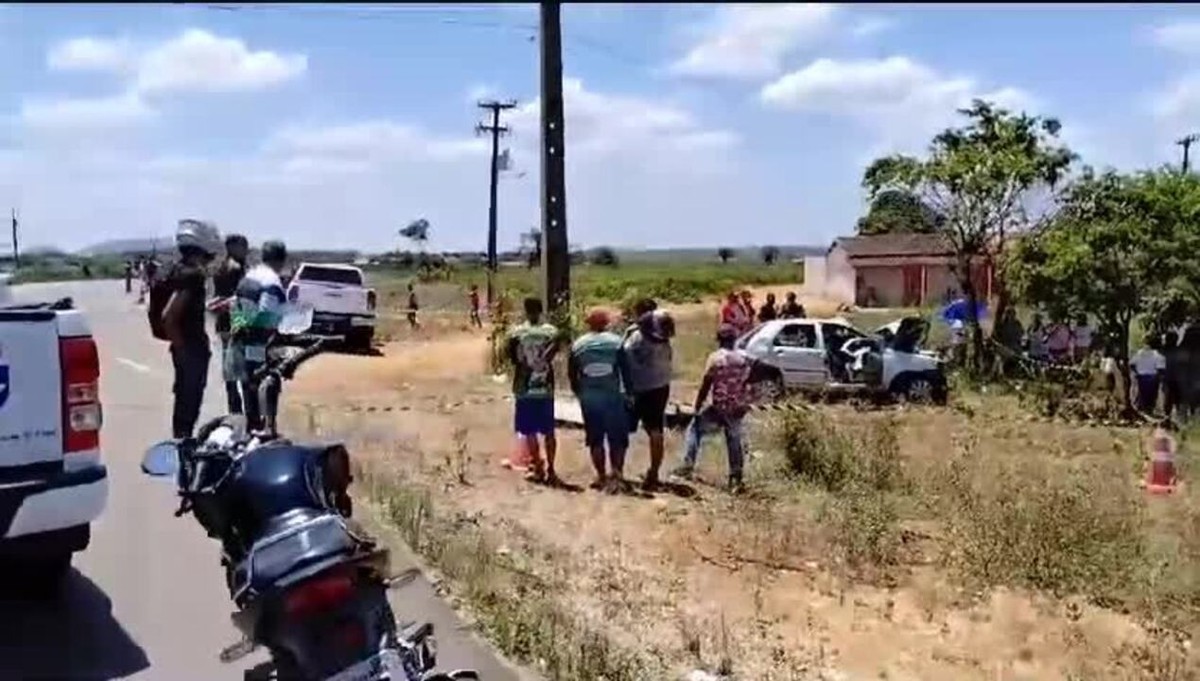 Dois Adultos E Uma Crian A Morrem Em Acidente Entre Carros Em Arapiraca