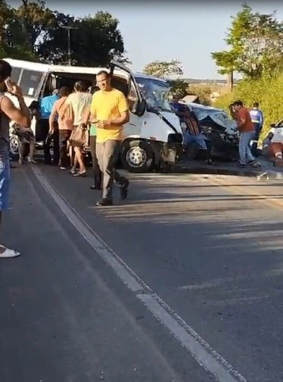 Colis O Entre Van E Carro Deixa Feridos Em Trecho Da Br Em Al