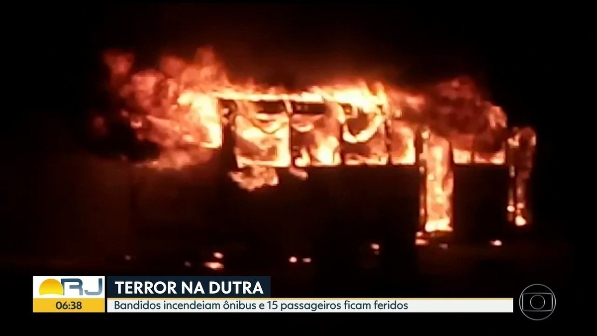 Foi um desespero conta passageiro que estava em ônibus incendiado na