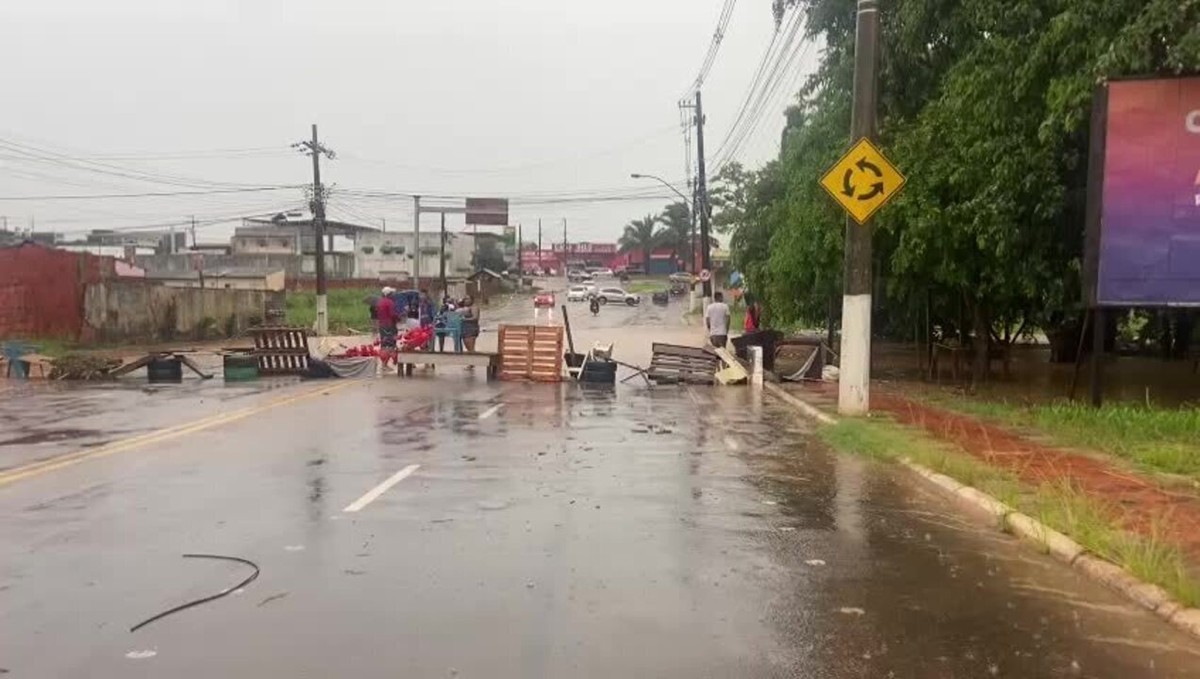 Chuva Forte Moradores Fecham Estrada Do Calafate Em Protesto Ap S