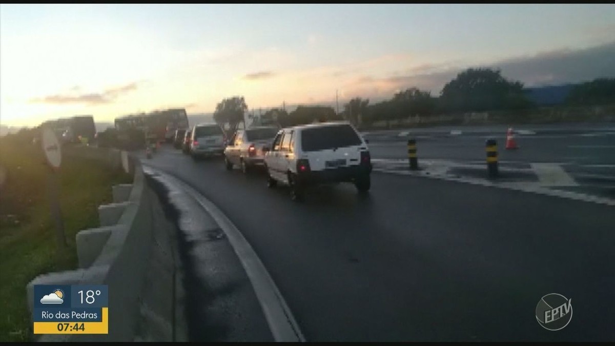 Caminhonete Capota Na Rodovia Anhanguera E Outro Carro Se Envolve No