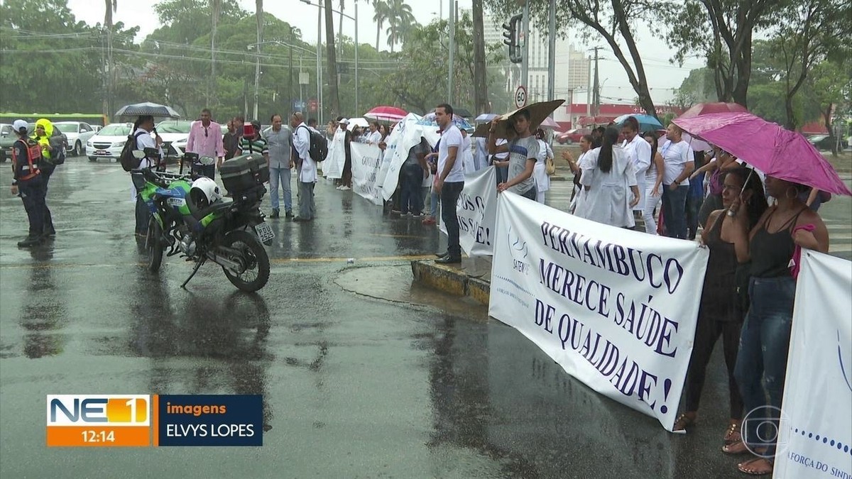 Novo protesto interdita Avenida Agamenon Magalhães e complica o