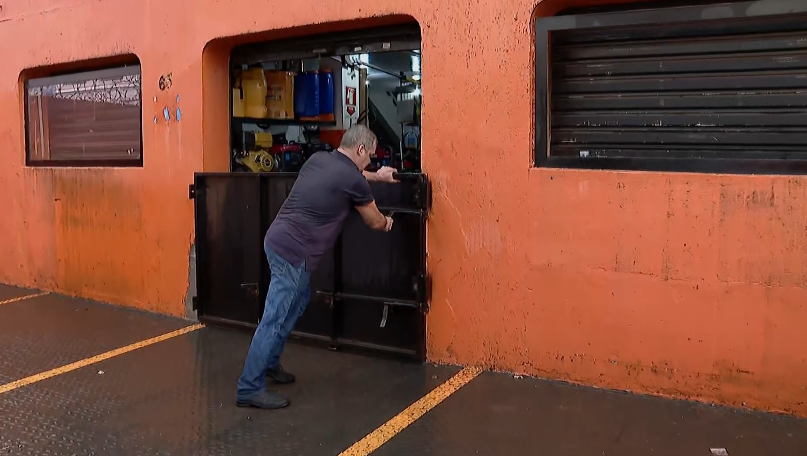 Chuvas expõem problema de drenagem na Avenida Francisco Junqueira: 'todo ano tem alguma surpresa', diz empresário