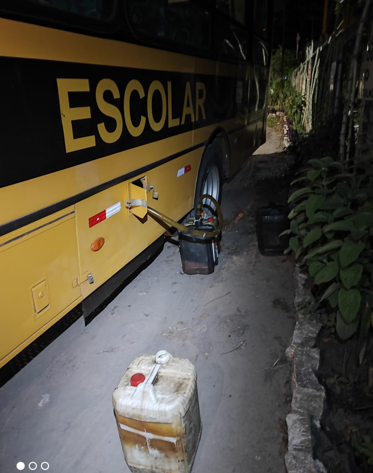 Cinco homens são presos suspeitos de um esquema para roubar óleo diesel de ônibus escolares e vendê-lo, na Paraíba