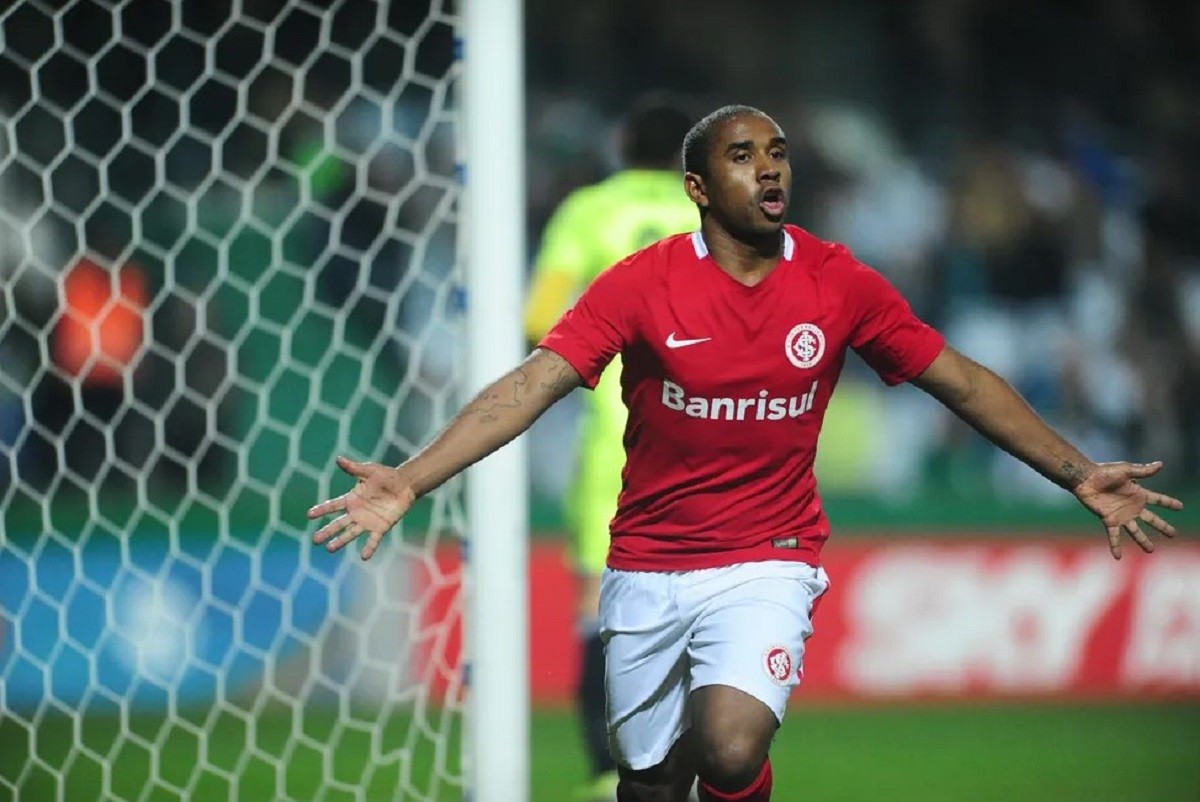 Ex-Grêmio, Inter e Seleção, Anderson tem prisão decretada por dever R$ 1 milhão em pensão