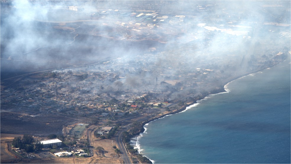 Visão aérea de área atingida por incêndio em Lahaina, Havaí — Foto: Divulgação / Carter Barto / AFP