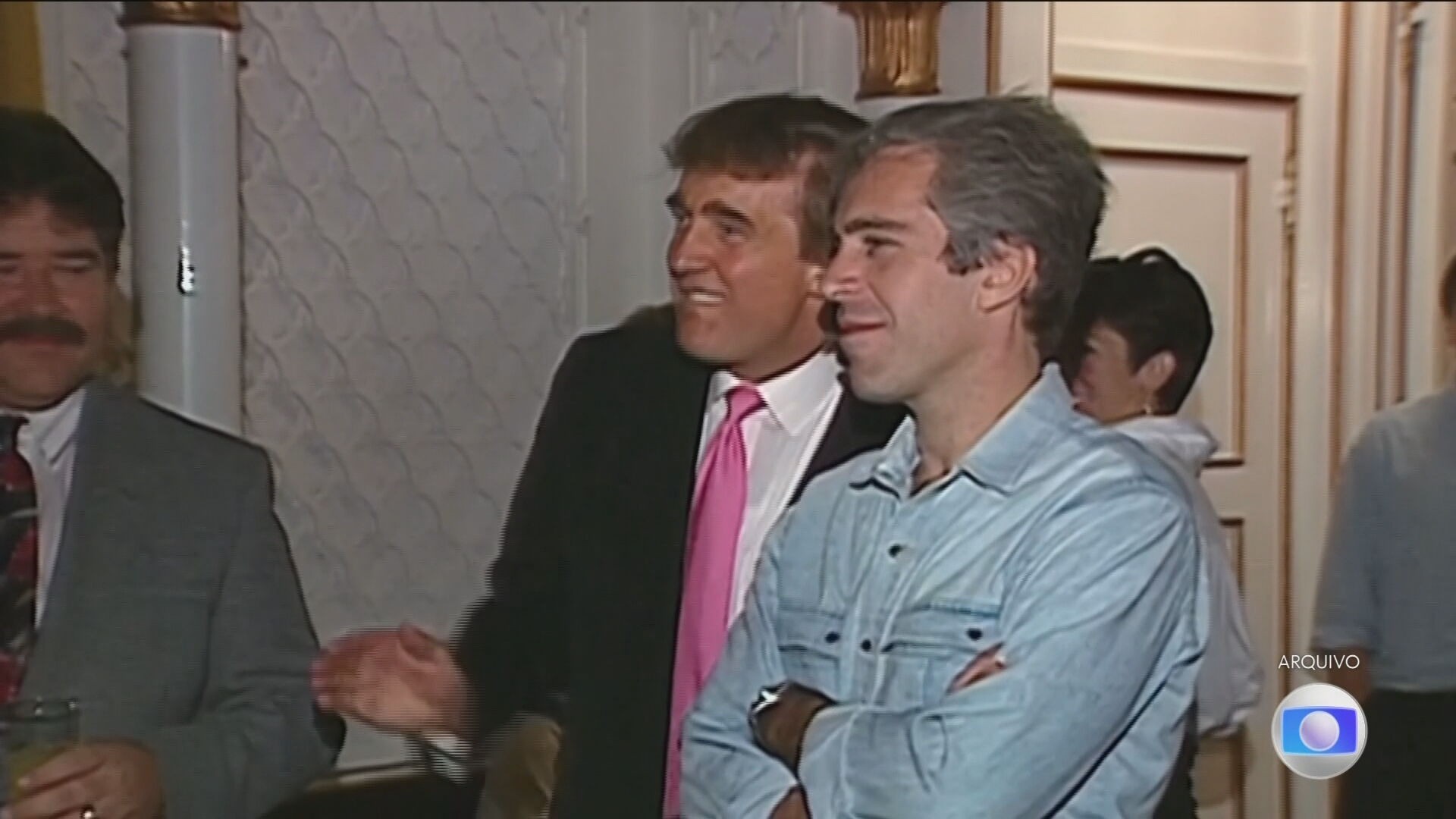 Epstein disse em e-mail que Trump sabia 'sobre as meninas' e passou 'horas' com uma das vítimas