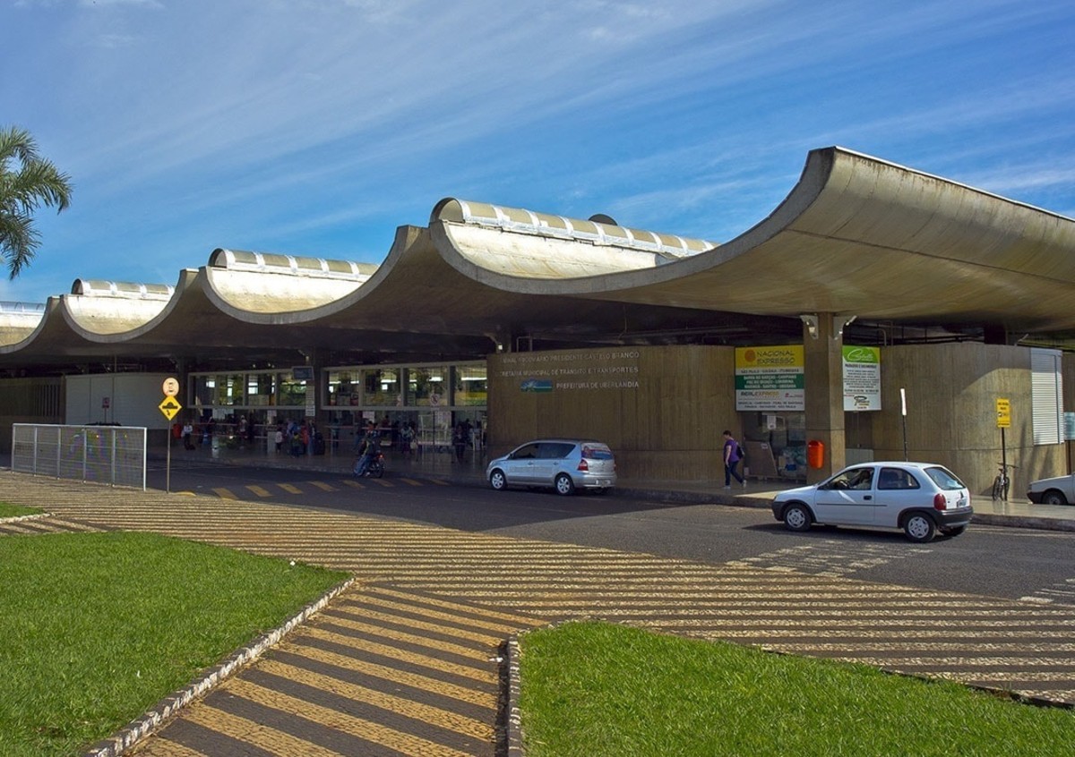 Suspeito de furtar apartamentos de luxo em Juiz de Fora é preso na rodoviária de Uberlândia com joias e relógios