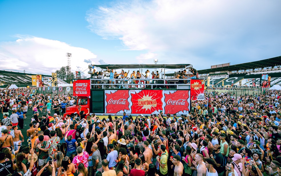 Bloco Califórnia reúne cerca de 15 mil foliões no pré-carnaval em Ribeirão Preto, SP — Foto: Bloco Califórnia/Indie Click