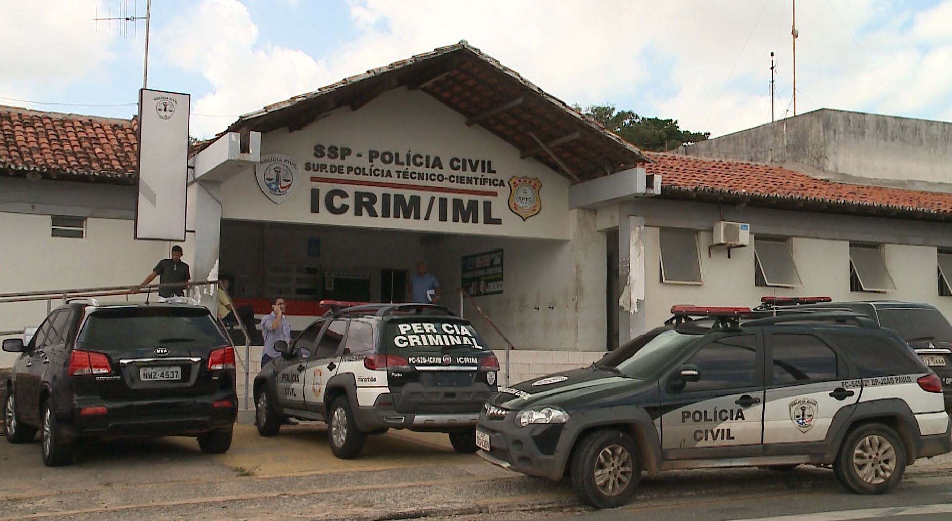 PMs de folga trocam tiros durante a festa da virada e um deles acaba morto em São Luís